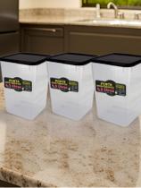Kit 3 Potes Mantimento 3kg Alimento Capacidade 4,5l Tampa Trava Preta Empilhável Otimiza Espaço Vedação Conserva Kit 3 Potes Mantimento 3kg Alimento Capacidade 4,5l Tampa Trava Preta Empilhável Otimiza Espaço Vedação Conserva