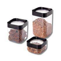 Kit 3 Potes Plug Quadrado Plasútil 2L ,1,28L e 510ml Tampa Preta 13941-13940-13939 Kit 3 Potes Plug Quadrado Plasútil 2L ,1,28L e 510ml Tampa Preta 13941-13940-13939