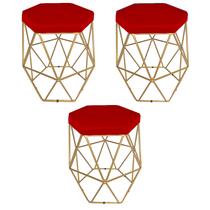 Kit 3 puff decorativos para sala hexagonal aramado base dourada suede vermelho - clique e decore