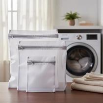 Kit 3 Sacos Para Lavar Roupas P, M, G Protetor De Lingerie Roupa Íntima Tecido Papa Bolinha Oikos Kit 3 Sacos Para Lavar Roupas P, M, G Protetor De Lingerie Roupa Íntima Tecido Papa Bolinha Oikos