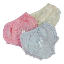 Kit 3 Tapa Fralda Bebê Bunda Rica com Renda para Meninas Confortável Rosa, Creme e Branco Kit 3 Tapa Fralda Bebê Bunda Rica com Renda para Meninas Confortável Rosa, Creme e Branco