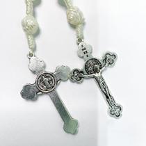 Kit 3 Terços rosa religioso medalha crucifixo São Bento prata leve básico - Filó Modas