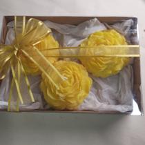 Kit 3 Velas Flor Grandes Aromáticas Amarelas Caixa Presente