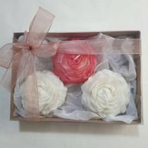 Kit 3 Velas Flor Grandes Aromáticas Color Em Caixa Presente
