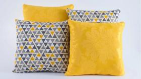 Kit 4 Almofadas Cheias Decorativas Sala Com Zíper Triângulos Amarelo - Casa Pedro Kit 4 Almofadas Cheias Decorativas Sala Com Zíper Triângulos Amarelo - Casa Pedro