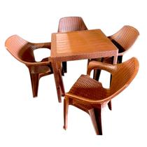Kit 4 Cadeiras Poltronas Cor Marrom e 1 Mesa