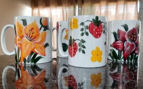 Kit 4 canecas 300ml - Porcelana decorada - Flores e Frutas