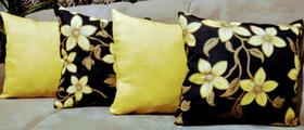 Kit 4 Capas de Almofadas 45x45cm Gorgurinho Floral Amarelo/Oxford Preto Kit 4 Capas de Almofadas 45x45cm Gorgurinho Floral Amarelo/Oxford Preto