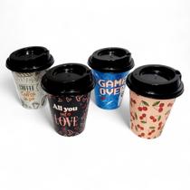 KIT 4 Copos com Tampa Plástico 360mL Frases Sortidas Jaguar Tipo Buks Americano KIT 4 Copos com Tampa Plástico 360mL Frases Sortidas Jaguar Tipo Buks Americano