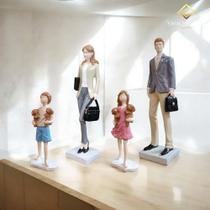 Kit 4 Estatueta Família Profissões Homem Mulher Loiro 2 Filhos Enfeite Escritório VARIAS VARIEDADES