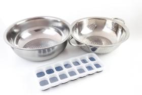 Kit 4 Peças Super Pratico Bacia Para Saladas /Escorredor De Massas/Forminha e Pegador De Gelo