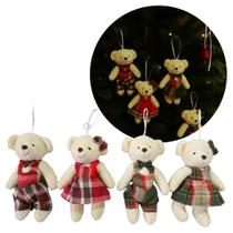 Kit 4 Ursinhos Natalinos Pendente 15cm Pelúcia Creme com Roupa Xadrez Kit 4 Ursinhos Natalinos Pendente 15cm Pelúcia Creme com Roupa Xadrez
