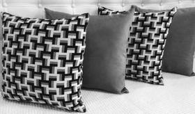 Kit 5 Capas De Almofadas Sued Cinza Jacquard Quadriculado 45 x 45