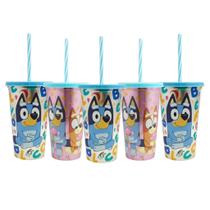 Kit 5 Copos Bluey e Bingo 500ml Lembrancinha Festa Infantil Sacola Surpresa Aniversário Colecionável Kit 5 Copos Bluey e Bingo 500ml Lembrancinha Festa Infantil Sacola Surpresa Aniversário Colecionável