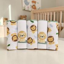 Kit 5 Fraldas de Pano Estampadas e Bordadas Bebê Safari Menino Luxo