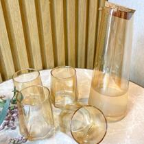 Kit 5 peças sendo um Jarra de 1L e 4 copos de 300ml em vidro âmbar