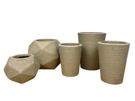 kit 5 vasos geometricos, colunas e bacia cachepot polietileno para varandas e interiores