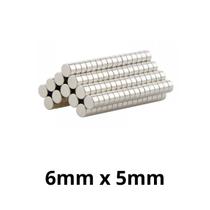 Kit 50 Peças Imã Neodímio Disco Magnético N35 6 x 5 mm Super Forte Potente Redondo