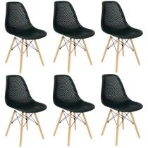 Kit 6 Cadeiras Colmeia Furadinha Heloisa Eloá Charles Eames Eiffel Base Madeira - Preta Kit 6 Cadeiras Colmeia Furadinha Heloisa Eloá Charles Eames Eiffel Base Madeira - Preta