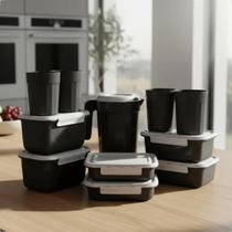 Kit 6 Potes Herméticos de Plástico com Tampa Empilháveis + 4 Copos e 1 Jarra Kit 6 Potes Herméticos de Plástico com Tampa Empilháveis + 4 Copos e 1 Jarra