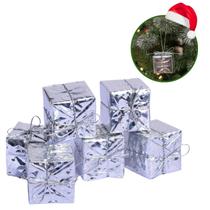 Kit 6 Presentes Decorativos Para Árvore de Natal Enfeites Brilhantes em Miniatura Laço Festa Natalina Festivo Arranjo Guirlanda Mesa Kit 6 Presentes Decorativos Para Árvore de Natal Enfeites Brilhantes em Miniatura Laço Festa Natalina Festivo Arranjo Guirlanda Mesa
