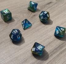 Kit 7 dados rpg de mesa papel azul ouro translucido d4 d6 d8 d10 d12 d20 d100 d% compativel d&d tormenta dourado Kit 7 dados rpg de mesa papel azul ouro translucido d4 d6 d8 d10 d12 d20 d100 d% compativel d&d tormenta dourado