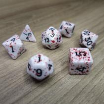Kit 7 dados rpg de mesa papel branco gotas de sangue d4 d6 d8 d10 d12 d20 d100 d% compativel d&d tormenta Kit 7 dados rpg de mesa papel branco gotas de sangue d4 d6 d8 d10 d12 d20 d100 d% compativel d&d tormenta