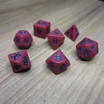 Kit 7 dados rpg de mesa papel vinho d4 d6 d8 d10 d12 d20 d100 d% compativel d&d tormenta