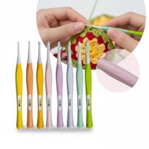 Kit 8 Agulhas Crochê Plástico Coloridas Ergonômicas Cabo Silicone 2.5, 3, 3.5, 4, 4.5, 5, 5.5, 6mm
