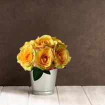 Kit 8 Rosas Artificiais em tecido lindas cores Flores Artificiais para Decoração aparencia real Cor:Creme Kit 8 Rosas Artificiais em tecido lindas cores Flores Artificiais para Decoração aparencia real Cor:Creme