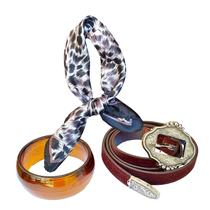 Kit Acessórios Femininos: Cinto Camurça Fino + Lenço Cetim 50x50 + Bracelete Acrílico = 3 Produtos