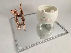 Kit Bandeja Quadrada 20x20cm, Enfeite Decor Mini Vaso Gata Branca/Rosa e Enfeite Decor Gato Rosé Kit Bandeja Quadrada 20x20cm, Enfeite Decor Mini Vaso Gata Branca/Rosa e Enfeite Decor Gato Rosé
