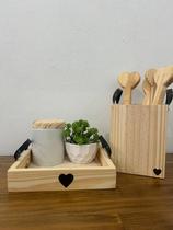 Kit Bandeja Quadrada e Porta Utensílios, Bandeja Quadrada e Porta Utensílios clean em madeira alça em Couro