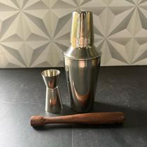Kit bar com 3 peças coqueteleira de inox dosador para dose e socador preto para caipirinha batidas bebida dose coquetel