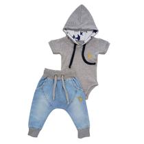Kit Bebê 2 Peças Sendo 1 Body Suedine com Capuz e 1 Calça Jeans