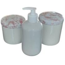 Kit bebê 3 peças Porcelana branco e bege com tampa rosa Kit bebê 3 peças Porcelana branco e bege com tampa rosa