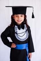 Kit beca infantil com faixa simples, capelo dobrável e canudo camurça Kit beca infantil com faixa simples, capelo dobrável e canudo camurça