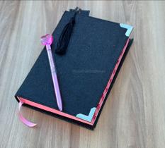 KIT Bíblia Glitter Preta cp dura + caneta rosa glitter coração + marca páginas glitter - Sbb