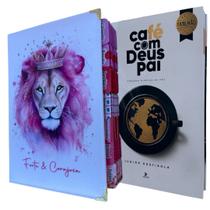 Kit Bíblia NTLH Leão Forte e corajosa com abas adesivas pink + Café com Deus pai