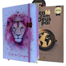 Kit Bíblia Ntlh Leao Forte e corajosa + Elástico Capa Dura Acolchoada com Indice + Cafe com Deus Pai 2025