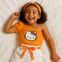 Kit Blusa Infantil de um Ombro só Laranja Com estampa da Hello Kitty Faixa Para Cabelo com nó e Shorts Branco Kit Blusa Infantil de um Ombro só Laranja Com estampa da Hello Kitty Faixa Para Cabelo com nó e Shorts Branco