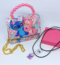Kit Bolsa Infantil Mini Bag Transversal Alça Mão Pérola Stitch e Lilo Angel + Colar Duplo Amizade Best Friends Meninas Kit Bolsa Infantil Mini Bag Transversal Alça Mão Pérola Stitch e Lilo Angel + Colar Duplo Amizade Best Friends Meninas