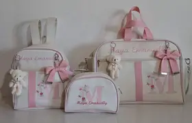 Kit Bolsa Maternidade personalizada ( bolsa grande, mochila e nécessaire, branco off com rosa)