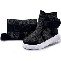 Kit Bota Infantil Feminina Cano Alto Com Bolsa Menina Preta/Brilho Mz Shoes Kit Bota Infantil Feminina Cano Alto Com Bolsa Menina Preta/Brilho Mz Shoes