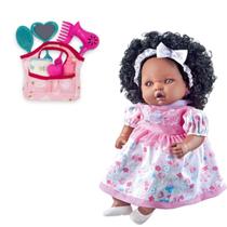 Kit Brinquedo Boneca Negra Angelina Fala 62 Frase e Bolsinha