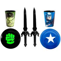 Kit Brinquedos com 2 Escudos 2 Espadas e Copos Hulk e Capitão América - Toy Master