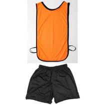 Kit C/10 Coletes De Futebol Laranja Tamaho Único + 10 Shorts/Bermudas de Jogo Preta Diversos Tamanhos