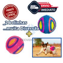 Kit C/ 2 Bolas de Vinil com Apito para Pets - Cores Variadas, 6,5 cm Kit C/ 2 Bolas de Vinil com Apito para Pets - Cores Variadas, 6,5 cm