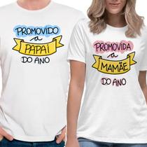 Kit c/ 2 camisetas promovidos a papai e mamãe do ano casal Cor:BrancoTamanho:P