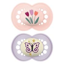 Kit C/ 2 Chupetas Day&Night MAM 16m+ Menina + Estojo CH30422 Kit C/ 2 Chupetas Day&Night MAM 16m+ Menina + Estojo CH30422